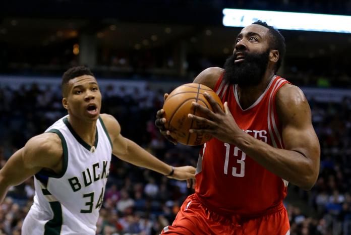 公鹿「字母哥」Giannis Antetokounmpo(左)有望和James Harden合作嗎？ 圖／美聯社／達志影像