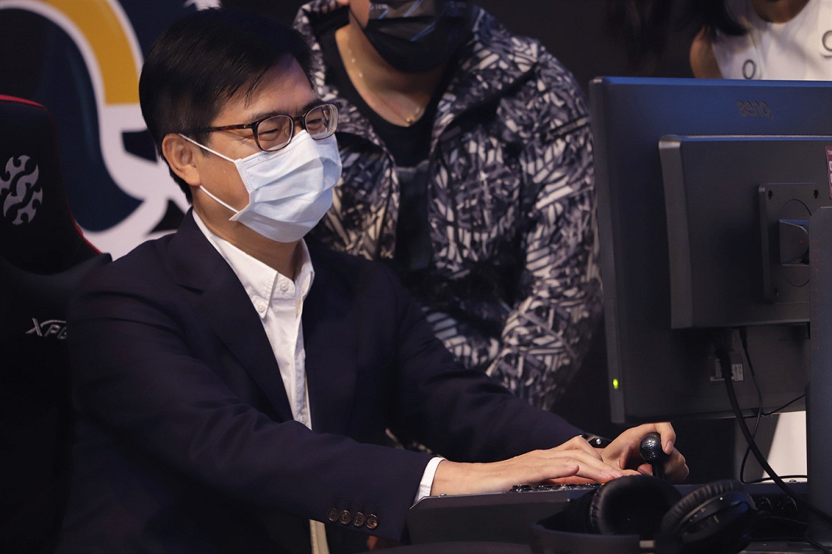 高雄市長陳其邁親自體驗電競賽事的魅力 圖：TESL/提供