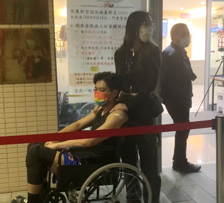 超人氣YouTuber「這群人」成員尼克驚傳腦震盪，在打球時不慎踩到球重摔，十分嚴重。 圖：翻攝自尼克IG