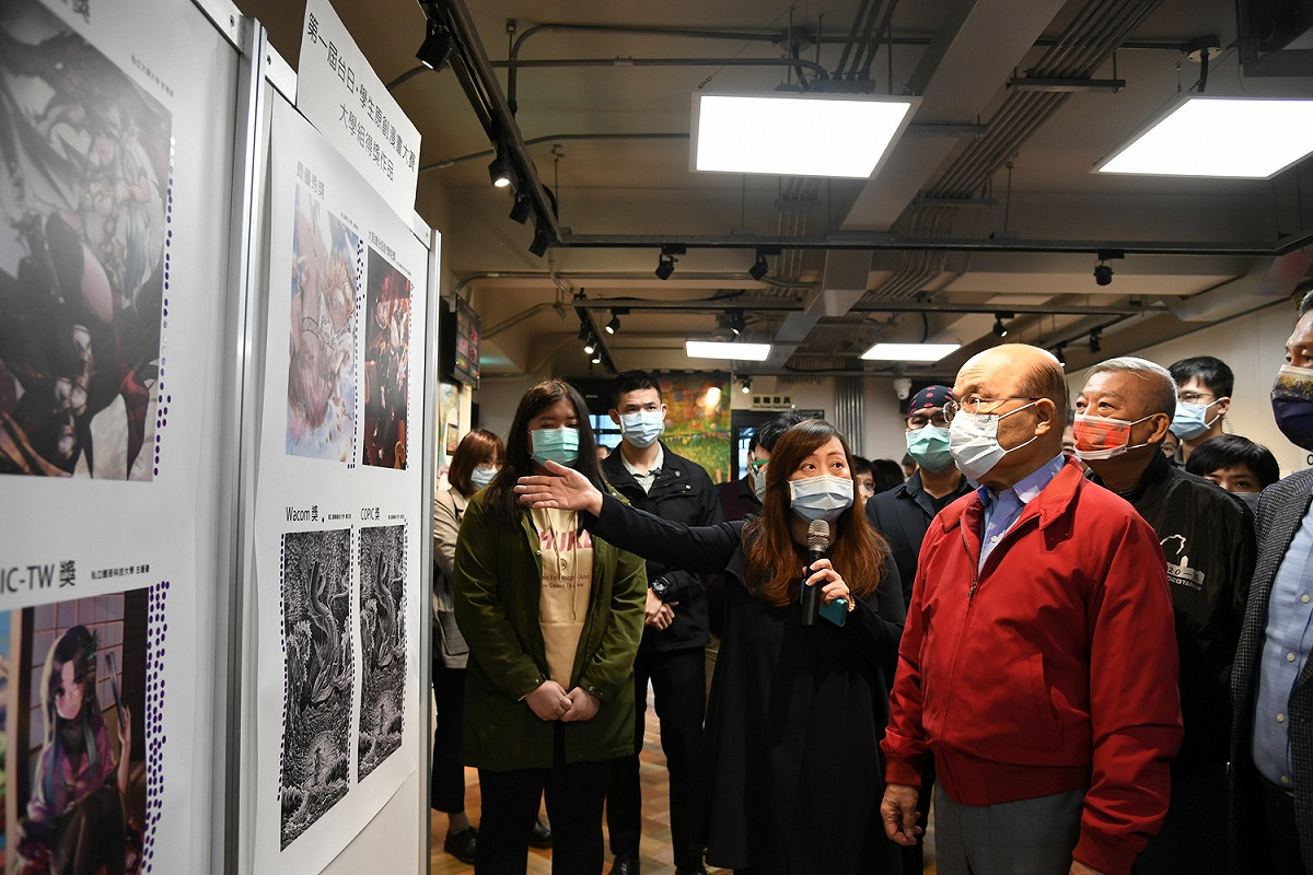 蘇貞昌上午參訪台灣漫畫基地，以實際行動支持台灣原創漫畫。 圖：行政院/提供