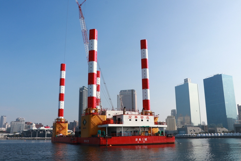 海事平台工作船化身跨年海上舞台。 圖：高雄市政府/提供