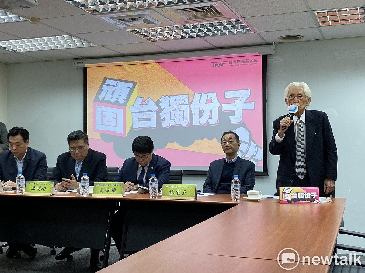 台灣制憲基金會今日召開「誰偷走人民的制憲公投？制憲公投訴訟暨民調記者會」。 圖：周煊惠／攝