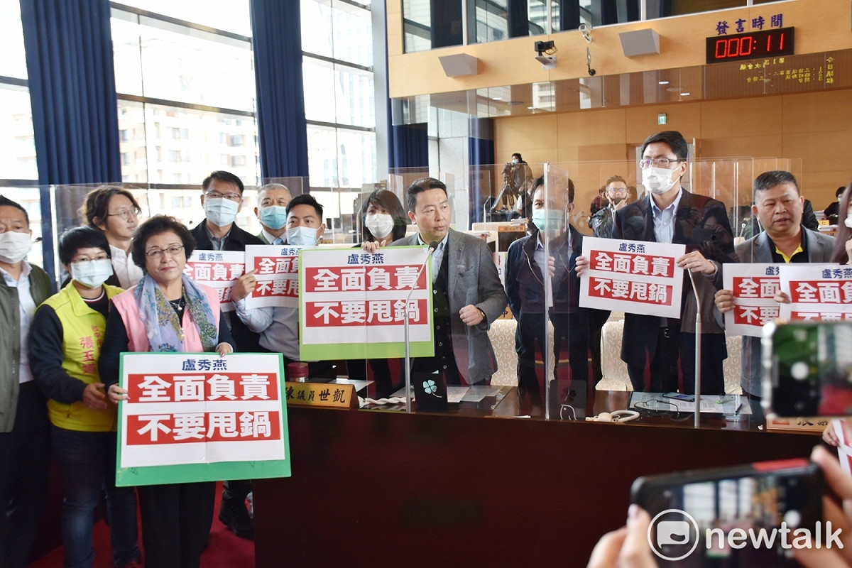 民進黨團要盧秀燕別只會把責任推給北捷。 圖：唐復年/攝