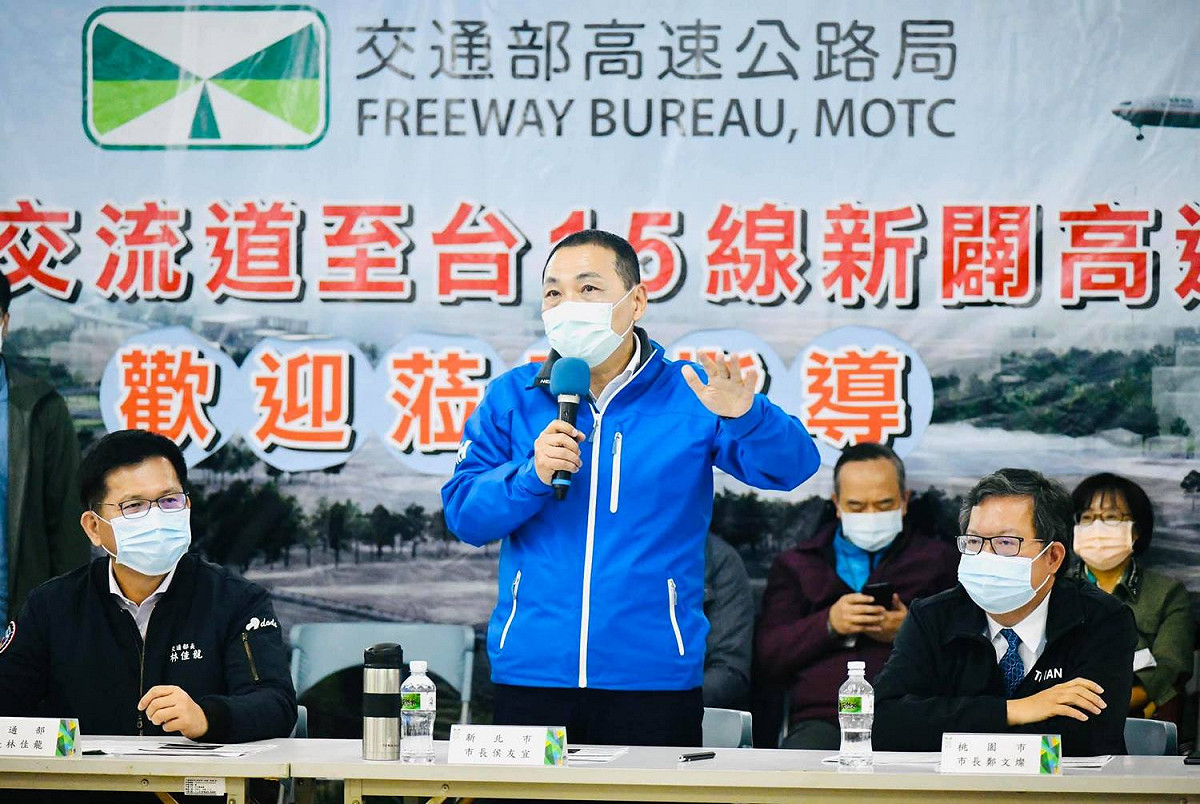 交通部長林佳龍（左起）、新北市長侯友宜、桃園市長鄭文燦。 圖：新北市政府 / 提供