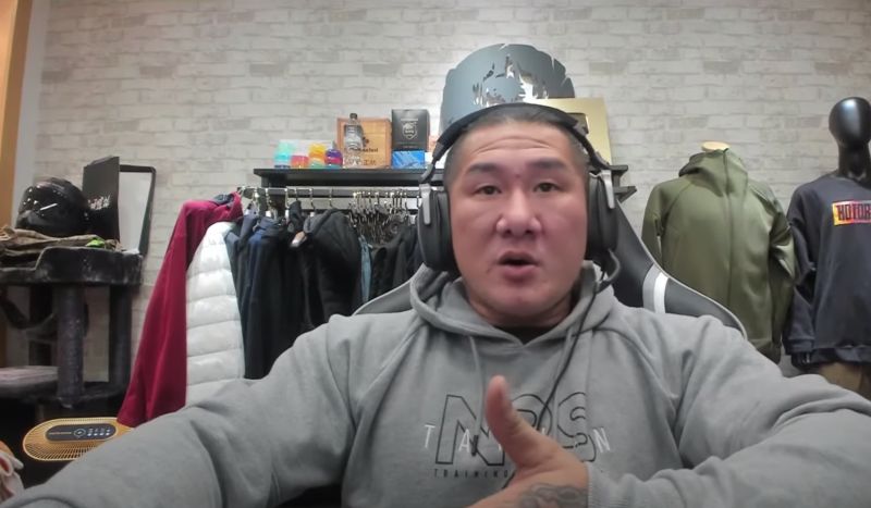 館長分析，中天雖然點閱率突破200萬，但仍然不夠養活員工。 圖：取自館長YouTube頻道