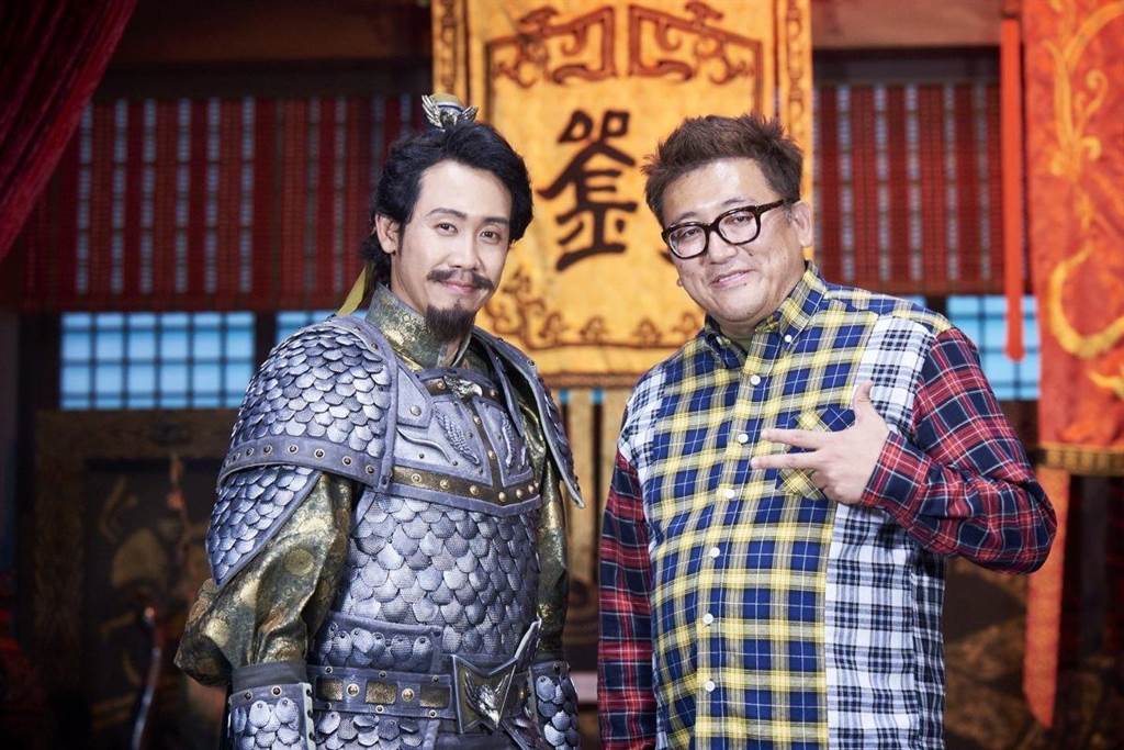 福田雄一導演(右)自曝是大泉洋的頭號粉絲。 圖：車庫娛樂/提供