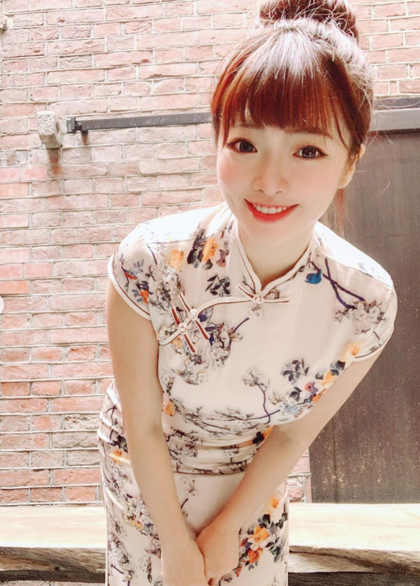 啦啦隊女孩曲羿穿旗袍。 圖：翻攝IG／曲羿