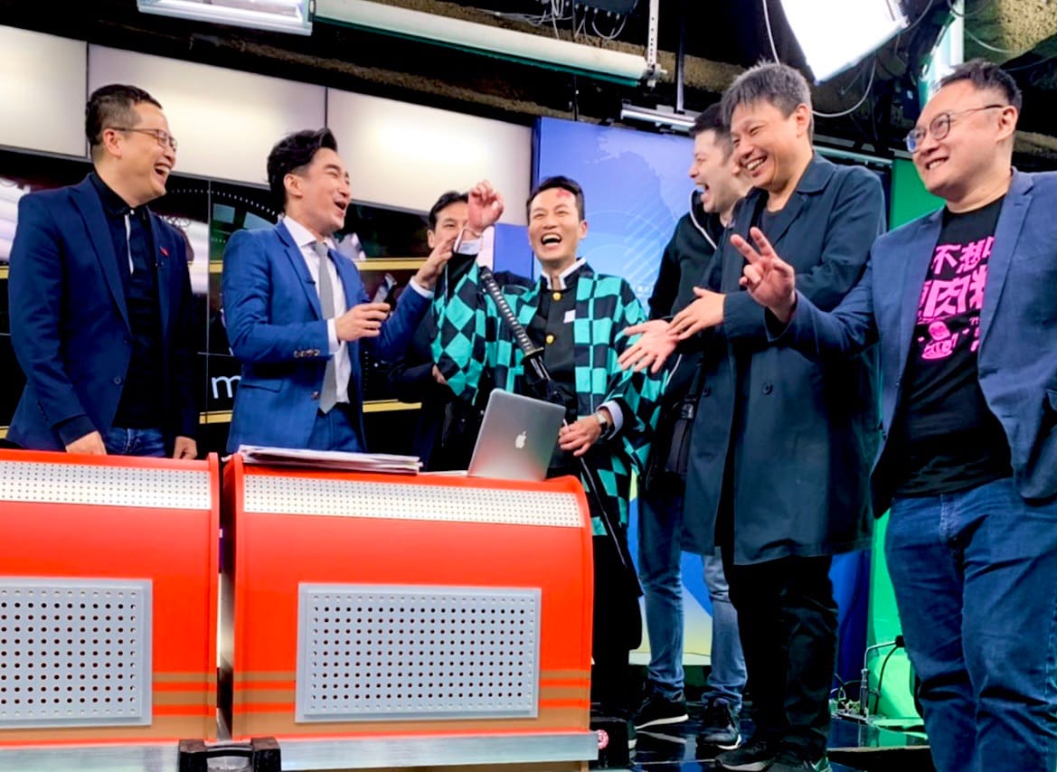 原本離開中天的主持人王又正（左2），昨（14）天突然宣布回鍋，未來將有固定時段直播節目。 圖：中天提供