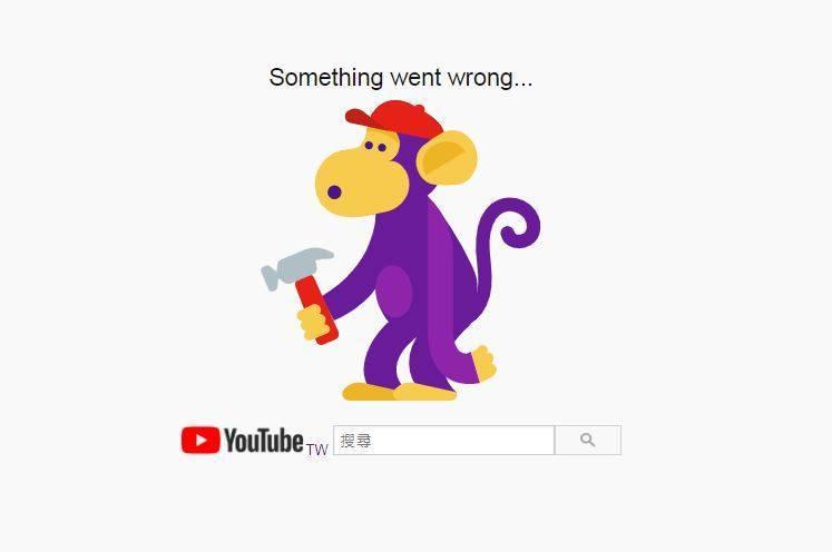 Google昨晚8時左右發生大規模當機，旗下一系列服務包括YouTube均無法使用，畫面被一隻拿著榔頭的猴子所取代。 圖：截取自YouTube