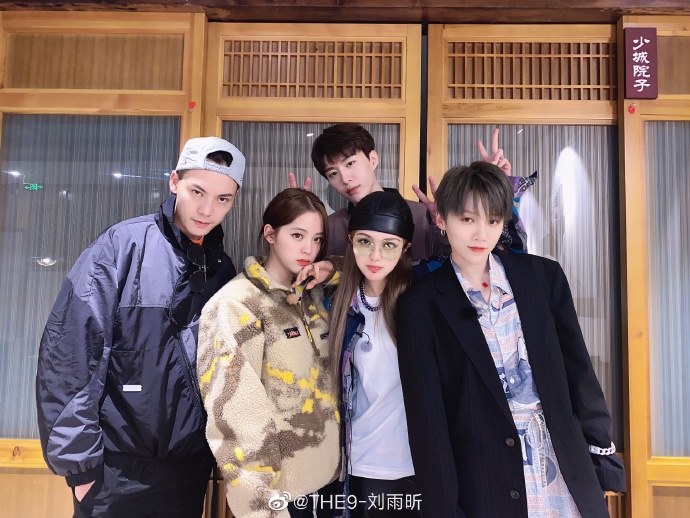 歐陽娜娜、陳偉霆、劉雨昕、周揚青、范丞丞參加《潮流合夥人》第二季。 圖：翻攝自劉雨昕微博