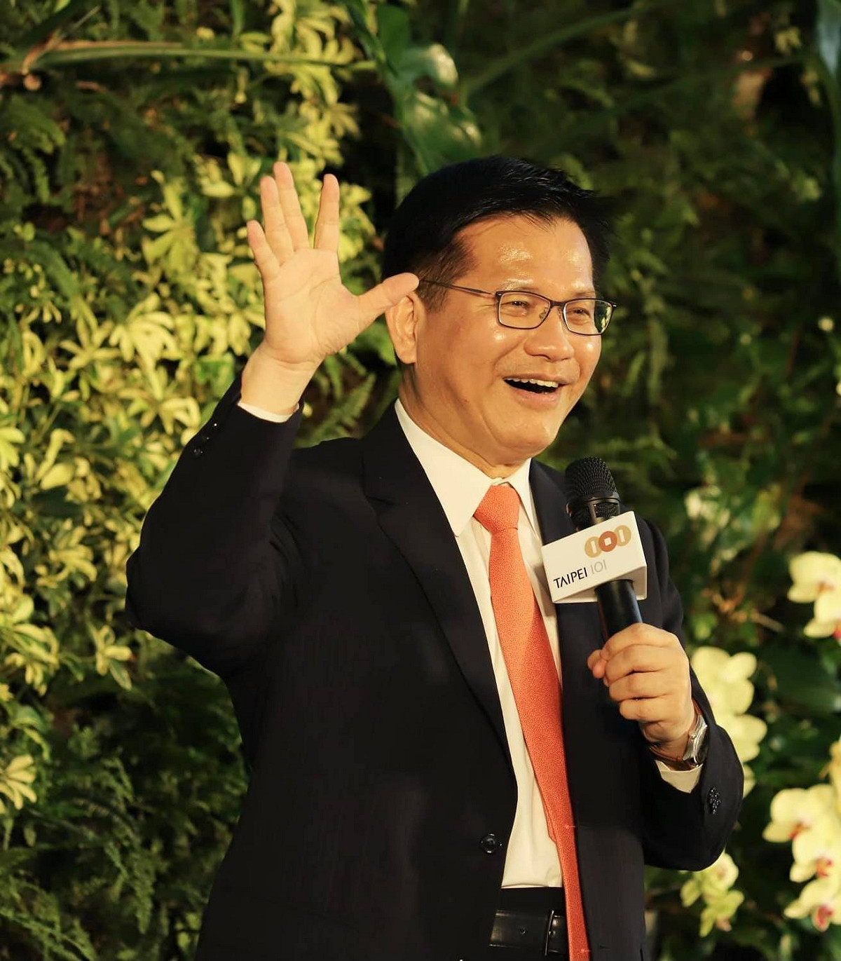 交通部長受邀出席101煙火發表會，他大讚台灣台灣是目前最安全的國家，要讓全世界看到我們的煙火。 圖：翻攝自林佳龍臉書