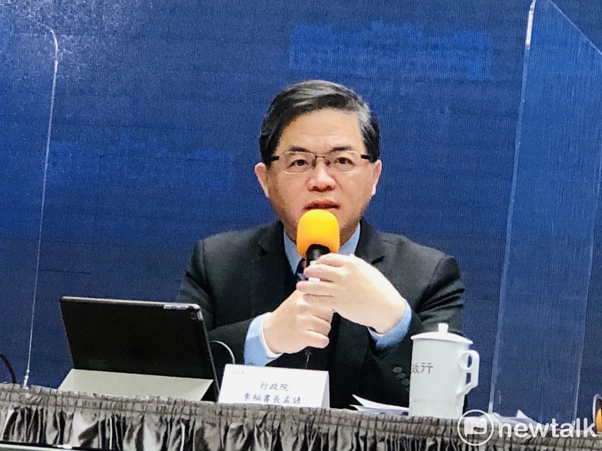 暫代發言人的行政院秘書長李孟諺今（17）天在院會後記者會回應媒體提問時強調「言論自由不等同散布謠言的自由」。 圖：謝莉慧/攝
