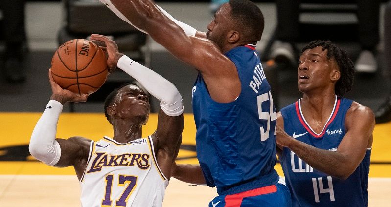 湖人後衛Dennis Schroder切入禁區遭到封阻。 圖／美聯社／達志影像