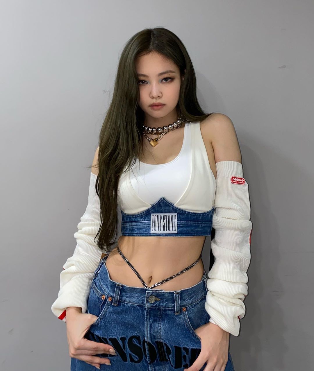 「人間香奈兒」Jennie擁有獨特的魅力，常被人說她的臉蛋散發出高級感。 圖：翻攝自Jennie IG