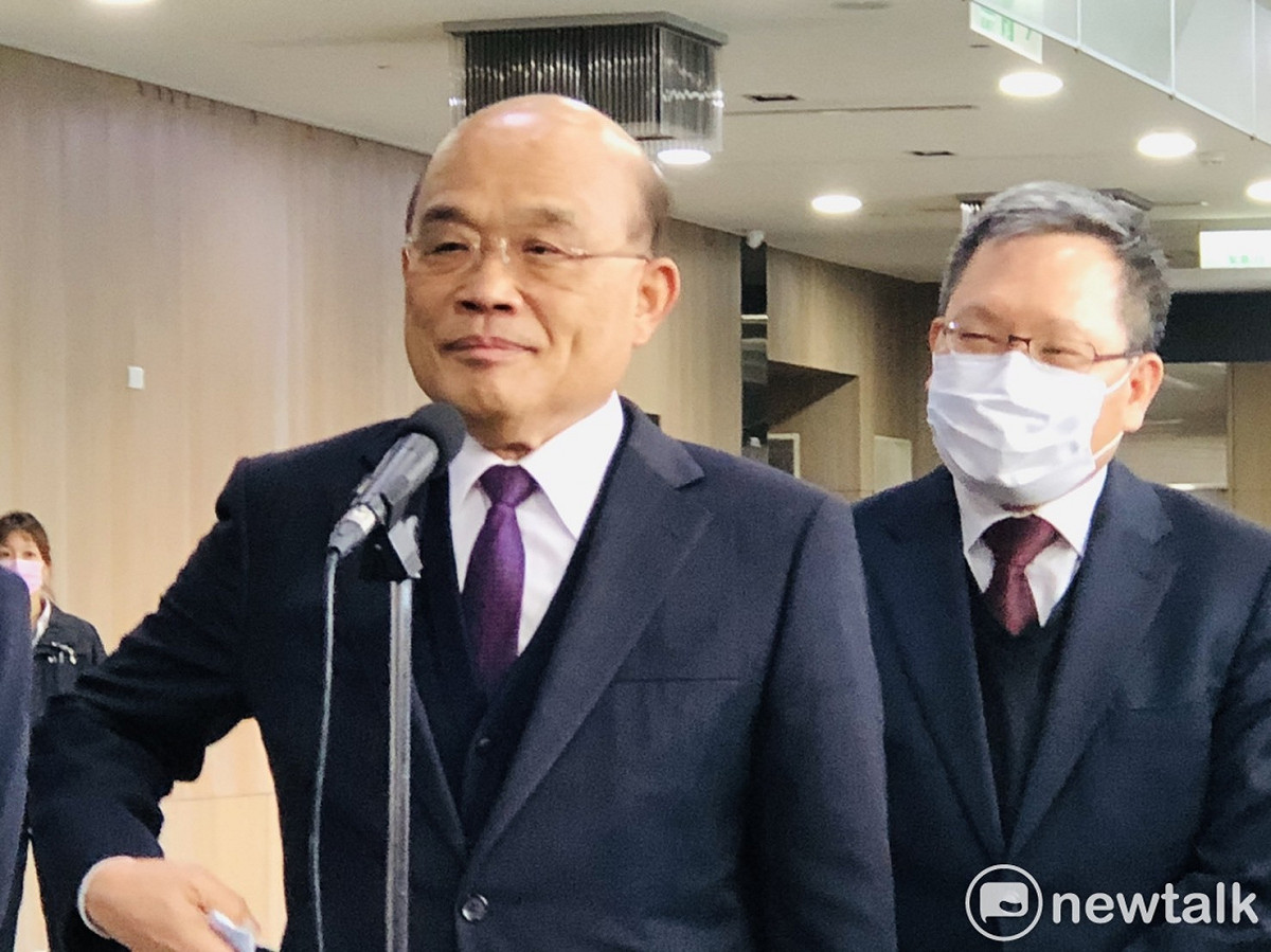 對於蘇偉碩醫生疑被「查水表」案，行政院長蘇貞昌今（17）日下午出席第3屆政府服務獎頒獎典禮前受訪表示，尊重衛福部的專業運作。 圖：謝莉慧/攝