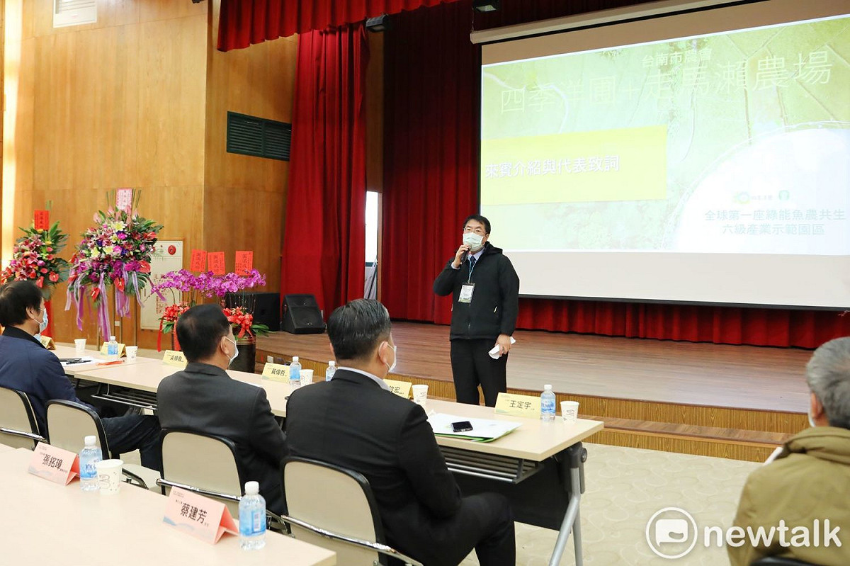 台南市農會與四季洋圃專利科技公司透過建構農業設施及結合專利科技，將打造農業新的生產模式，台南市長黃偉哲今日見證這場簽約儀式。 圖：黃博郎／攝