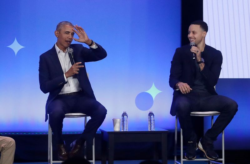 美國總統Barack Obama表示，Stephen Curry（右）和LeBron James一樣有超能力。 圖：取自美聯社／達志影像