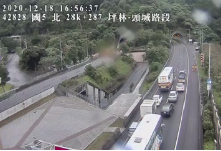 高公局表示，下午國5雪山隧道北上19.2公里處傳出事故，目前北上2車道暫時封閉。 圖：翻攝高公局網站
