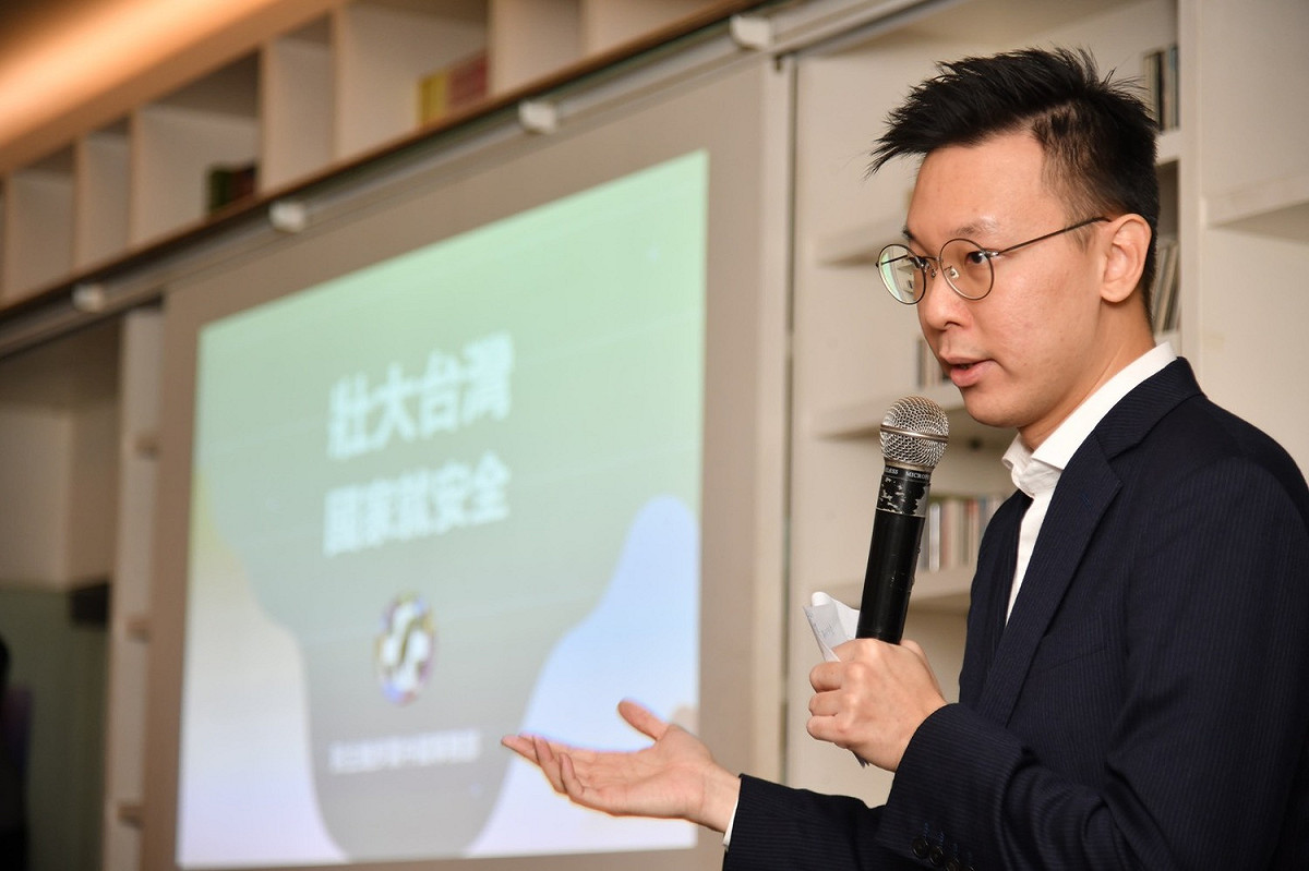 民進黨今（20）天舉辦「壯大台灣，國家就安全」台南場座談會，黨副秘書長林飛帆在會中表示，香港的情勢是全球性的連動。 圖：民進黨提供