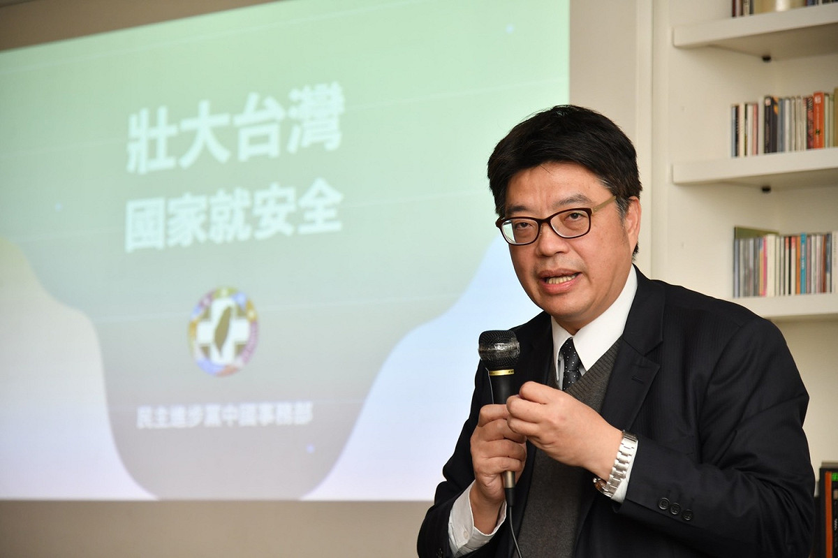 民進黨今（20）天舉辦「壯大台灣，國家就安全」台南場座談會，陸委會副主委兼發言人邱垂正點出中共對香港的政策。 圖：民進黨提供