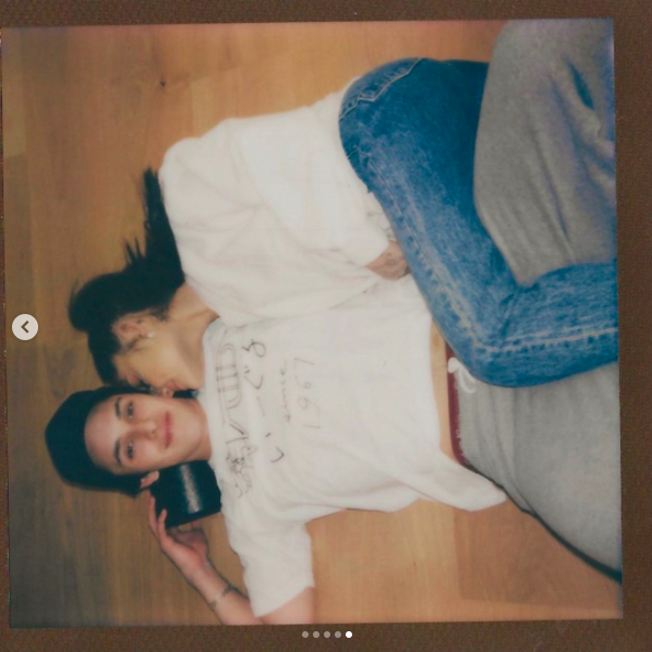 亞莉安娜在IG上po出和男友幸福的合照。 圖：取自Ariana Grande IG