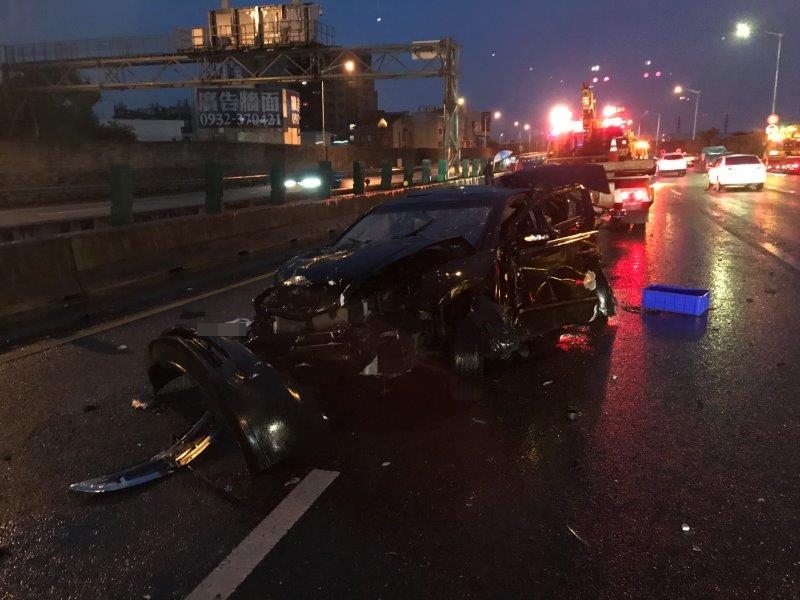 國道2號西向7公里大竹路段清晨發生死亡連環車禍。 圖：國道第一公路警察大隊／提供