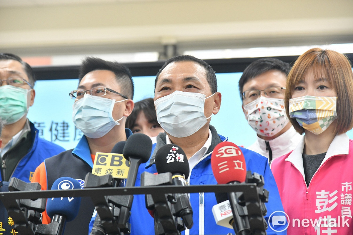 侯友宜重申新北市「校園不進萊豬」政策，校園使用的豬肉及豬肉可食部位都會做完整公告，而且不會使用豬內臟。 圖：林昀真／攝