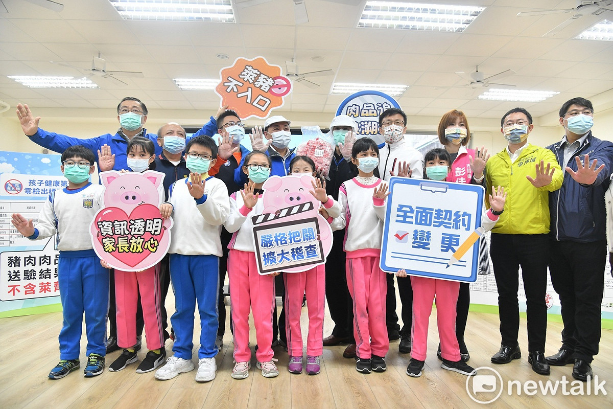 侯友宜表示，新北市府帶頭與廠商、學校及家長，以「1看、2驗、3公告」防萊三步驟共同把關，監督新北校園食安。 圖：林昀真／攝