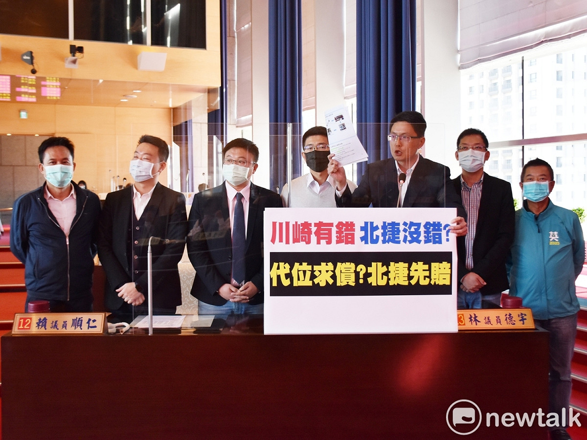 綠營市議員林德宇等人要求北捷要先賠給中市府。 圖：唐復年／攝