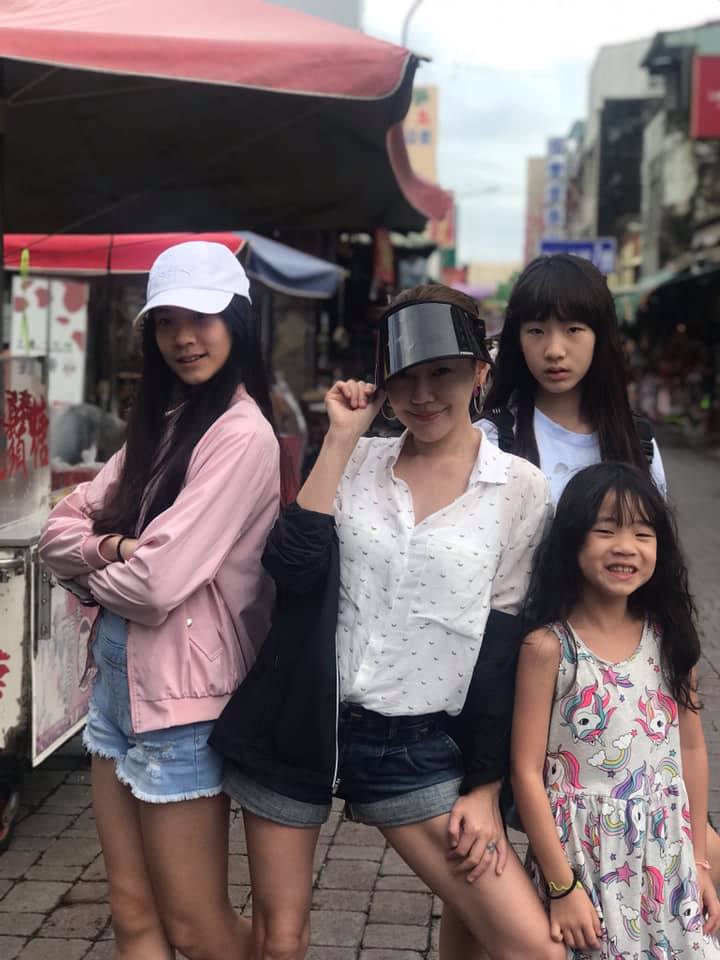 小S大女兒與小女兒經常在舞蹈比賽中獲獎，有網友質疑她唯獨冷落二女兒，對此小S也做出回應。 圖：翻攝自小S臉書