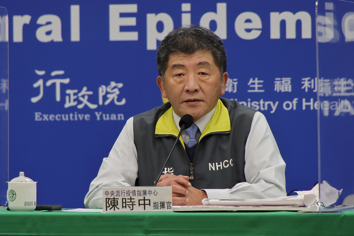 指揮中心指揮官陳時中，知道長榮航空紐西蘭籍機師(案765)被桃園市政府重罰30萬時，快速回答2字：「很好！」 圖：中央流行疫情指揮中心/提供