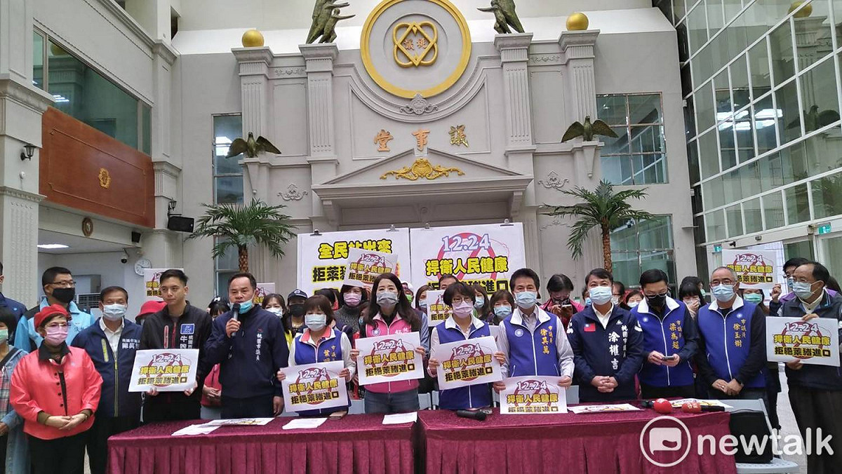 桃園市議員與地方民眾齊發聲，要求蔡政府停止萊豬進口， 圖：林昀真/攝