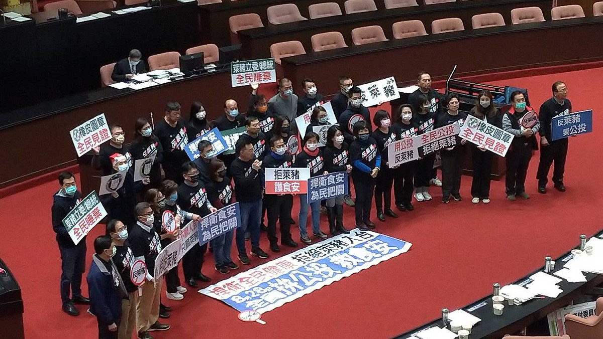 9項行政命令闖關後，國民黨團也召開記者會向民眾致歉。 圖 : 陳佩君/攝