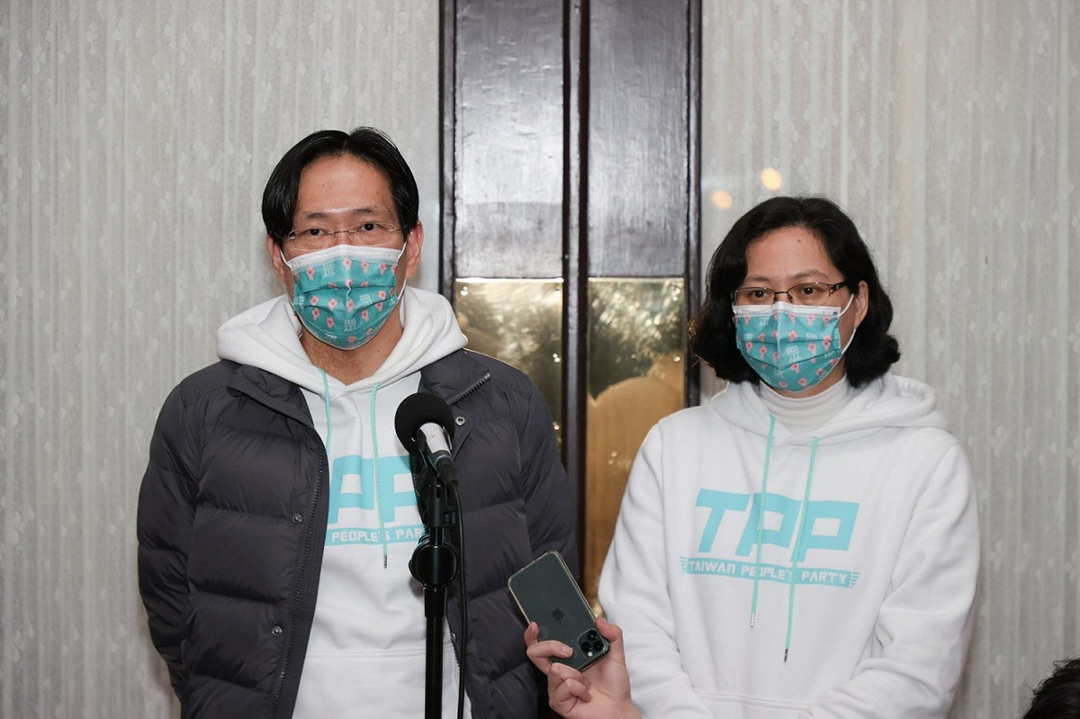 民眾黨團總召賴香伶（右）、副總召張其祿（左）。 圖：民眾黨團 / 提供