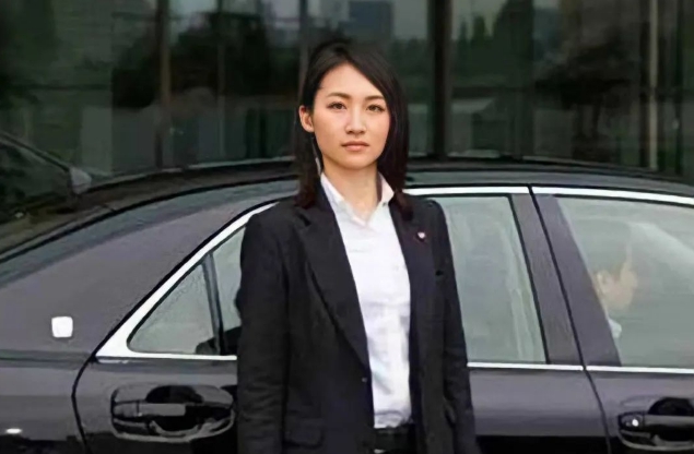 前日本首相安倍晉三貼身女保鑣石田萌美。 圖 : 翻攝自世界華人周刊