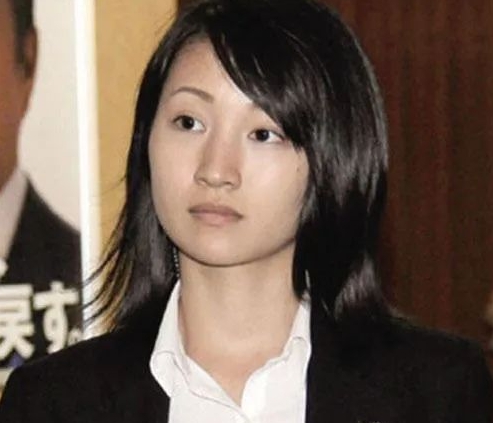 前日本首相安倍晉三貼身女保鑣石田萌美。 圖 : 翻攝自世界華人周刊