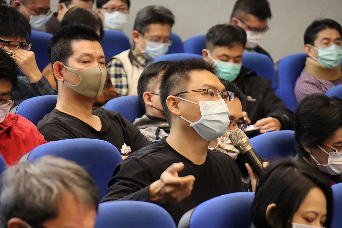 與會者把握綜合座談時間，分享自身調解經驗。 圖：新北市勞工局提供