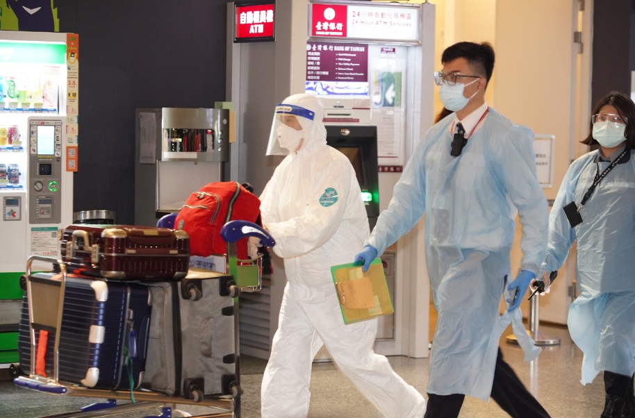 由於當前疫情影響，為了實施防疫措施，健康檢查員成重要角色。（資料照） 圖：林昀真/攝