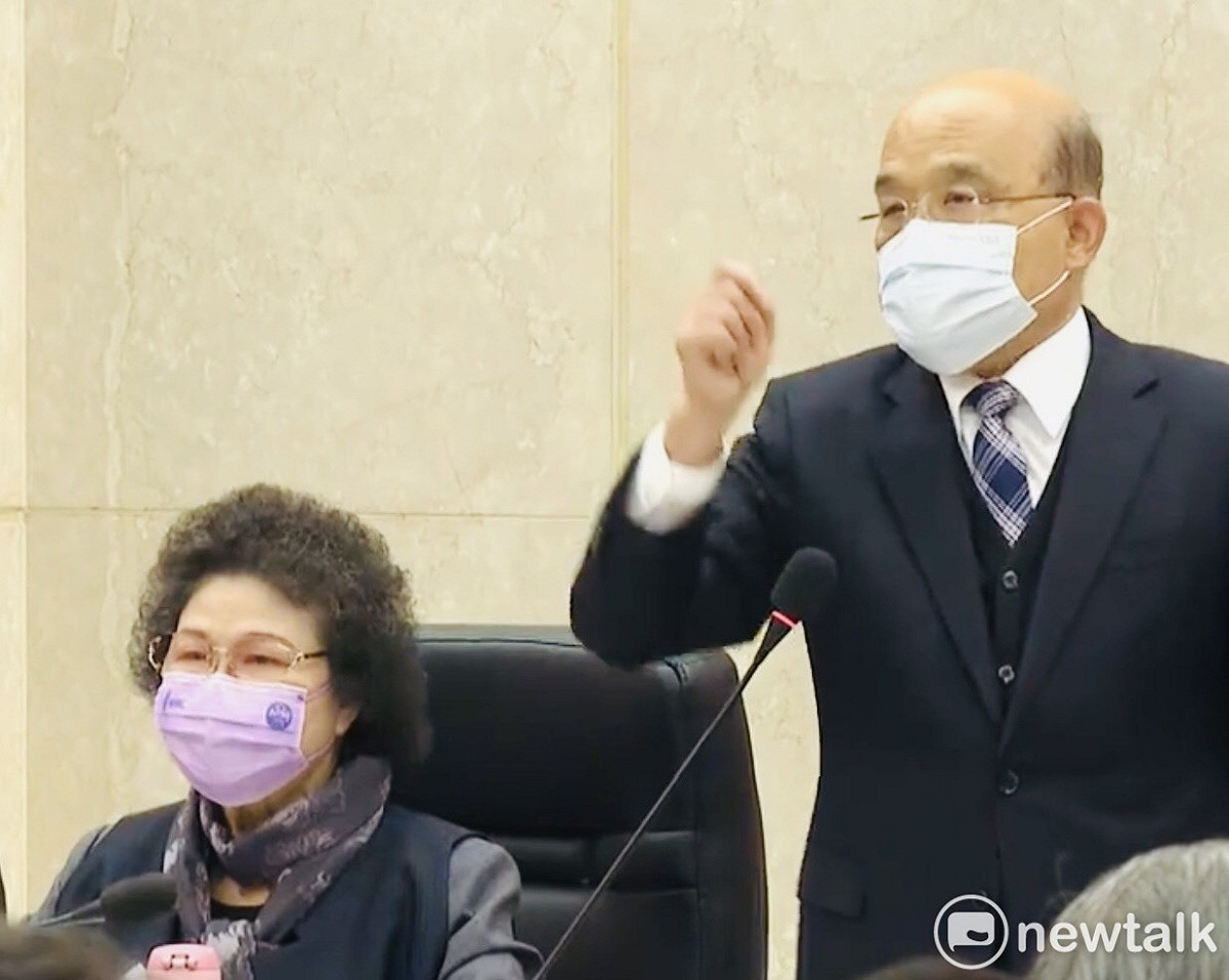 監察院長陳菊今(28)天率領監察委員巡察行政院，行政院長蘇貞昌則率領閣員出席。 圖：謝莉慧/攝