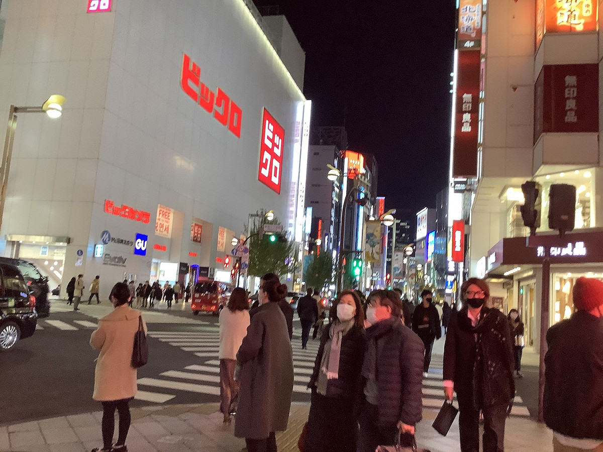 針對日益頻繁的外籍小型盜竊案，日本最大的服飾連鎖品牌 Uniqlo 母公司「迅銷」日前宣布，將針對所有犯嫌提出刑事、民事訴訟，並全力追討公司的損失。 圖：劉黎兒／攝影（資料照）