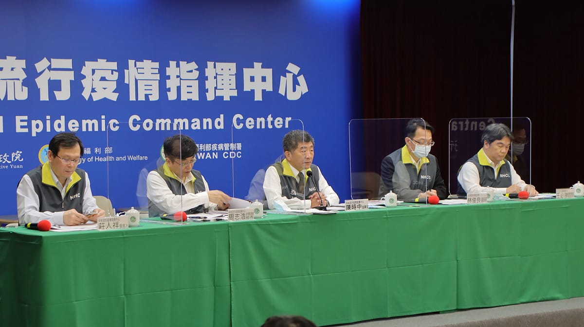 因華航機上1名發燒乘客一事，柯文哲再評論指揮中心不夠公開透明，陳時中回應柯文哲應掌握事實再批評。 攝影：中央流行疫情指揮中心/提供