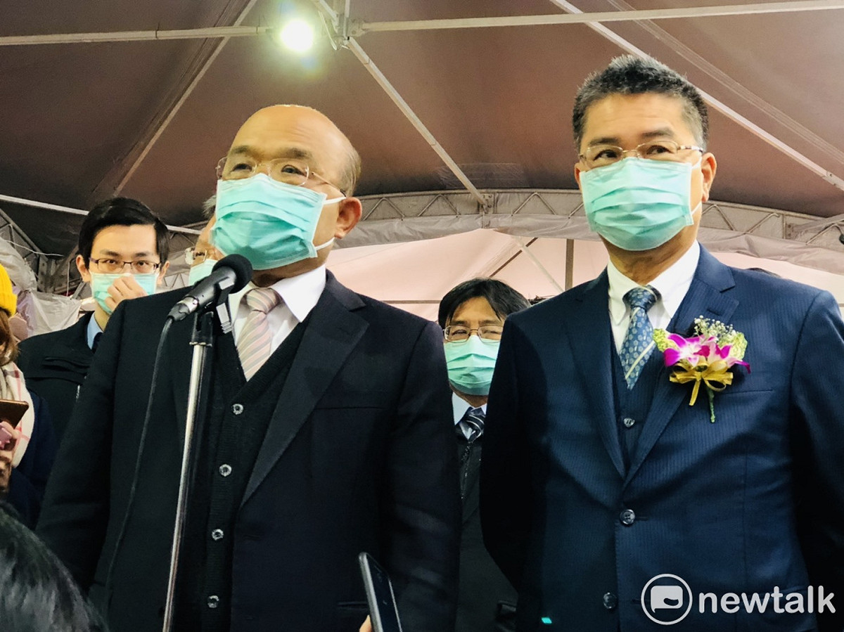 行政院長蘇貞昌今（30）日上午出席新北市「中和區警消社會住宅祈福動土典禮」前受訪。右為內政部長徐國勇。 圖：謝莉慧/攝