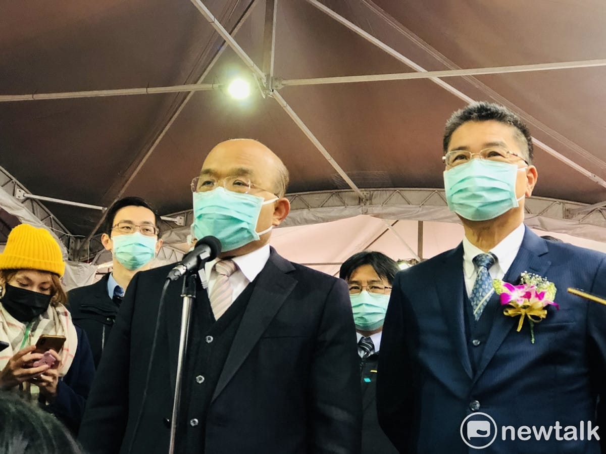 行政院長蘇貞昌今（30）天上午出席新北市「中和區警消社會住宅祈福動土典禮」前受訪。右為內政部長徐國勇。 圖：謝莉慧/攝