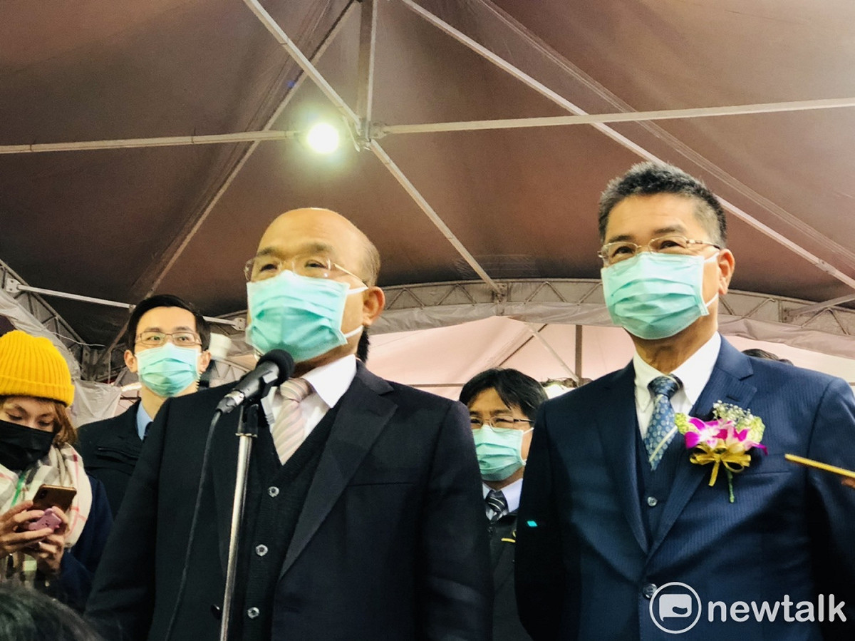 行政院長蘇貞昌今（30）天上午出席新北市「中和區警消社會住宅祈福動土典禮」前受訪。右為內政部長徐國勇。 圖：謝莉慧/攝