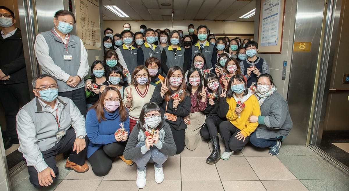 總統蔡英文31日探視中央流行疫情指揮中心