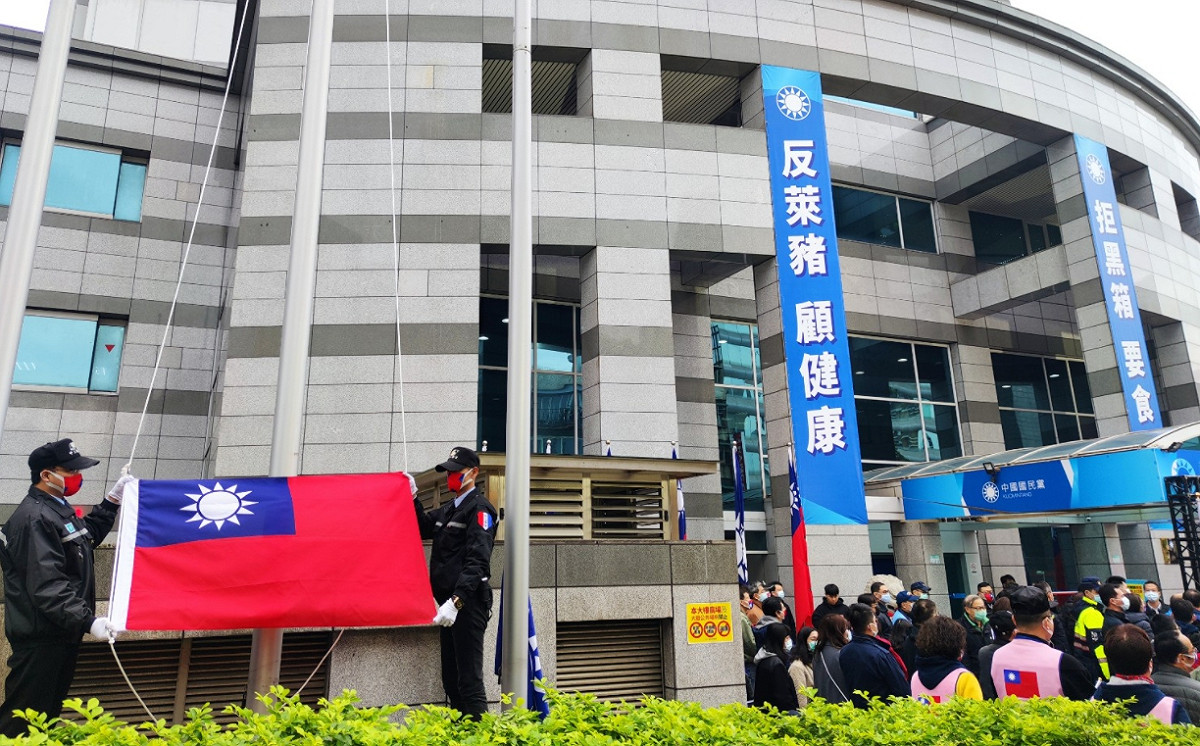 前總統馬英九出席國民黨中央黨部升旗典禮。 圖 : 翻攝自馬英九臉書