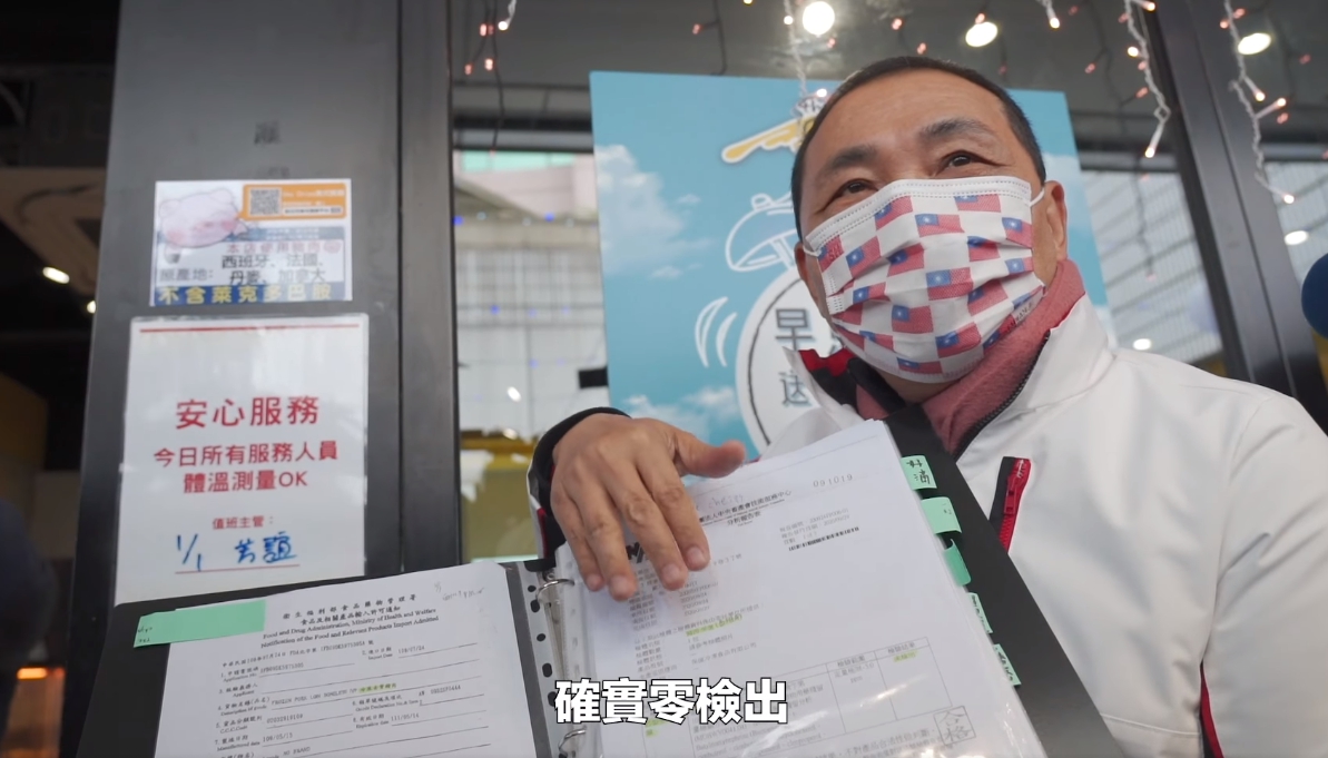 新北市長侯友宜昨日視察板橋環球購物中心 的「無萊美食示範專區」。 圖 : 翻攝自侯友宜臉書
