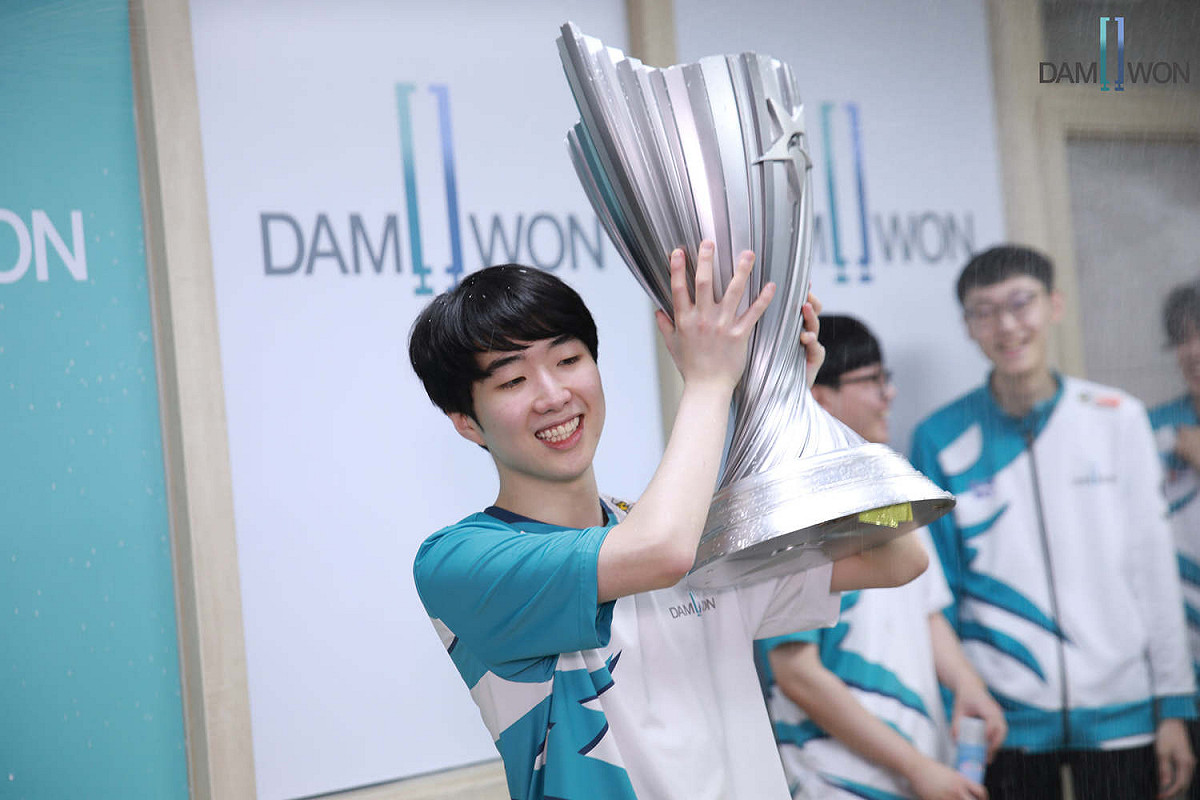DWG下路選手Ghost與隊伍續約至2022賽季。 圖：翻攝自DWG粉專