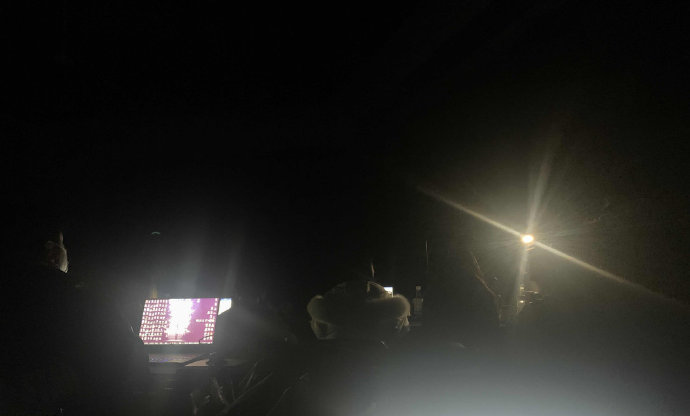 昨晚進行的LPL全明星賽頒獎典禮現場一度遭遇停電意外。 圖：翻攝自網路