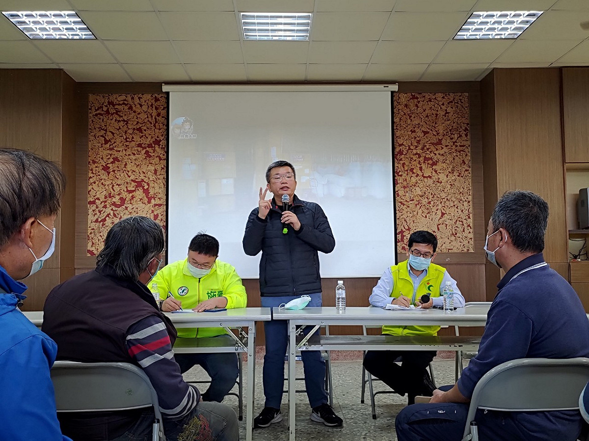 蔡其昌、施志昌邀農委會人員與農民面對面舉辦說明會。 圖：蔡其昌辦公室/提供